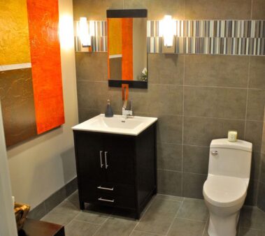 Bathroom with a modern look.